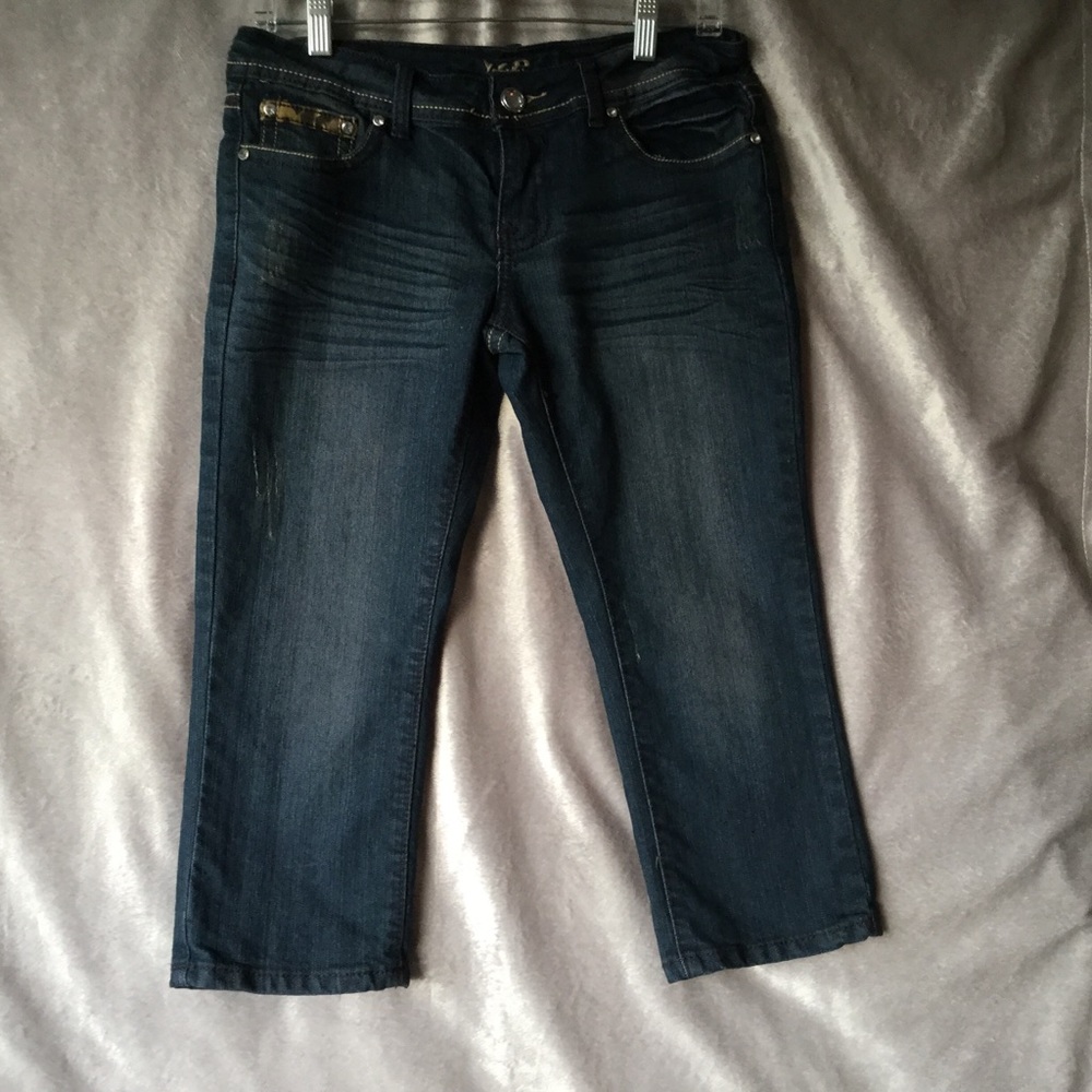 V.I.P. Capri Jeans with Camo Trim Size 9/10